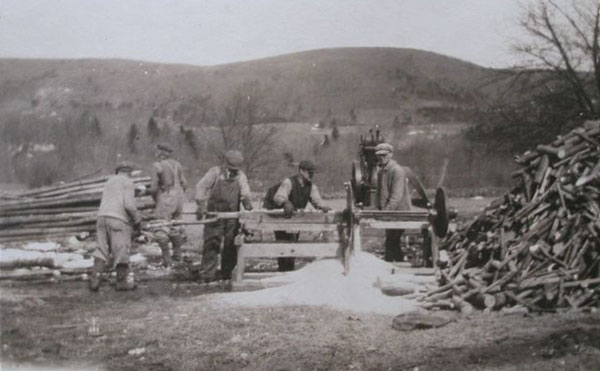 Men WORKING