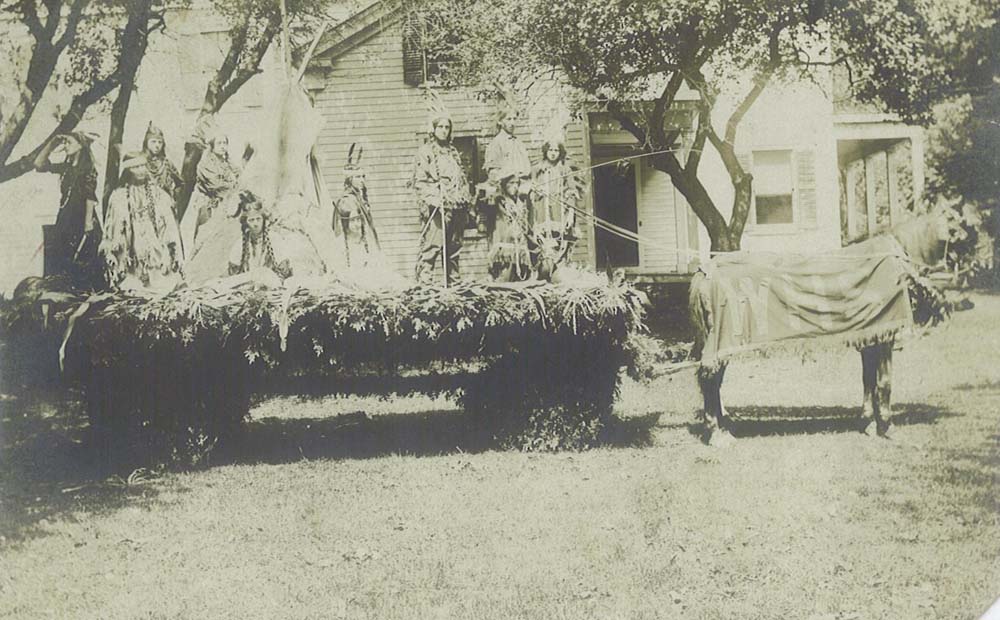 Walton High School Fload in the Parade